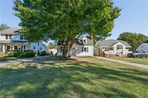 Exterior - 138 Hampton Roads Ave, Hampton, VA 23661 photo 2 of 13