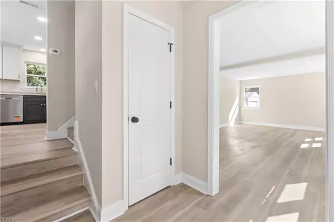 Entry Way - 105 Cheadle Loop Rd, Seaford, VA 23696 photo 3 of 5
