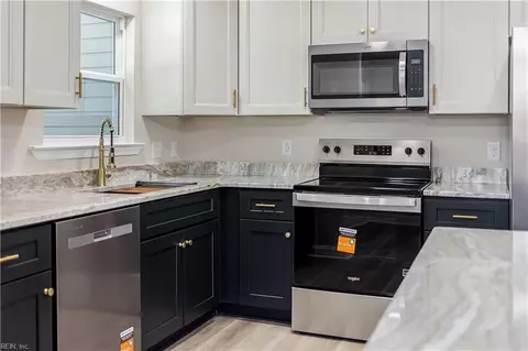 Kitchen - 105 Cheadle Loop Rd, Seaford, VA 23696 photo 2 of 4