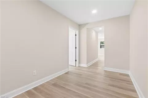 Entry Way - 105 Cheadle Loop Rd, Seaford, VA 23696 photo 5 of 5