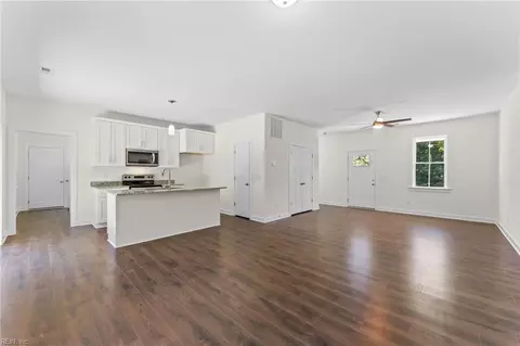 8986 Marlfield Dr, Gloucester, VA 23061 photo 7