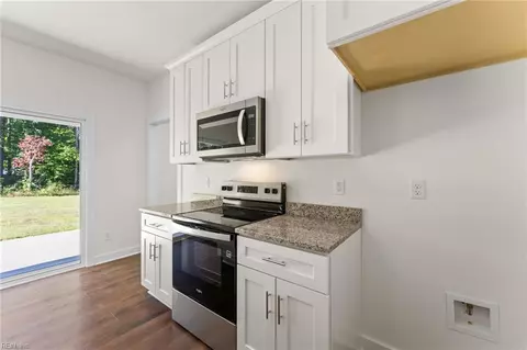 8986 Marlfield Dr, Gloucester, VA 23061 photo 11