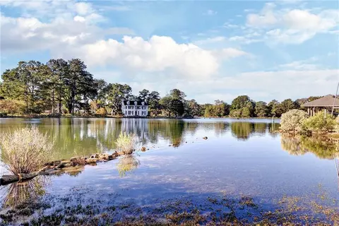 4 Hamilton Cir, Poquoson, VA 23662