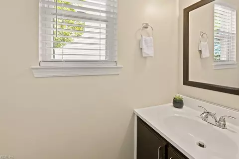 Bath - 1526 Link St, Norfolk, VA 23504 photo 1 of 3