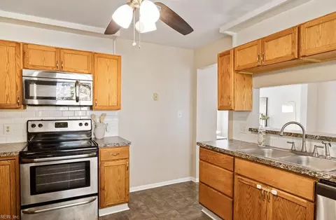 Kitchen - 1526 Link St, Norfolk, VA 23504 photo 4 of 6