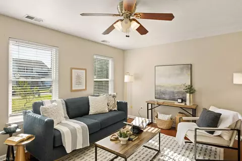 Living - 1526 Link St, Norfolk, VA 23504 photo 3 of 3