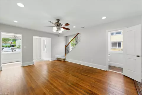 Living - 552 2nd Ave, Suffolk, VA 23434 photo 3 of 4