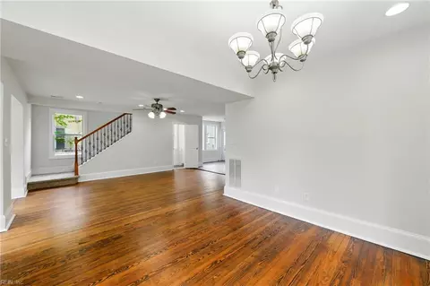 Living - 552 2nd Ave, Suffolk, VA 23434 photo 4 of 4