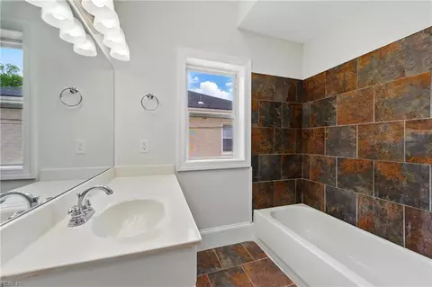 Bath - 552 2nd Ave, Suffolk, VA 23434 photo 2 of 3