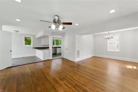 Living - 552 2nd Ave, Suffolk, VA 23434 photo 1 of 4
