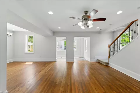 Living - 552 2nd Ave, Suffolk, VA 23434 photo 2 of 4