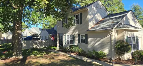 901 Lake Forest Dr, Newport News, VA 23602