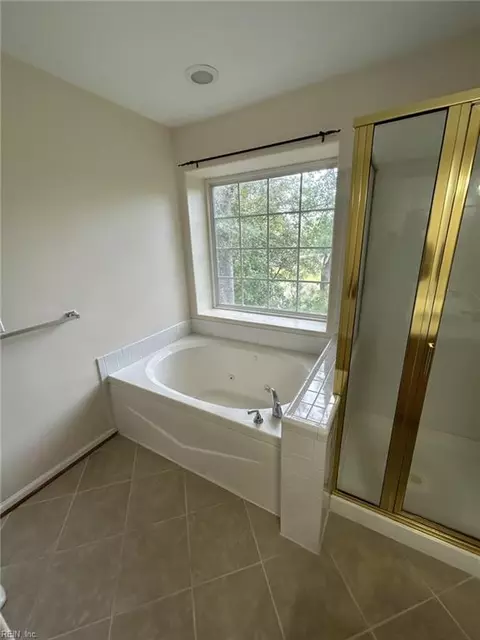 Bath - 2064 Nicklaus Dr, Suffolk, VA 23435 photo 2 of 3