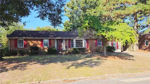 3612 Hermitage Dr, Portsmouth, VA 23703