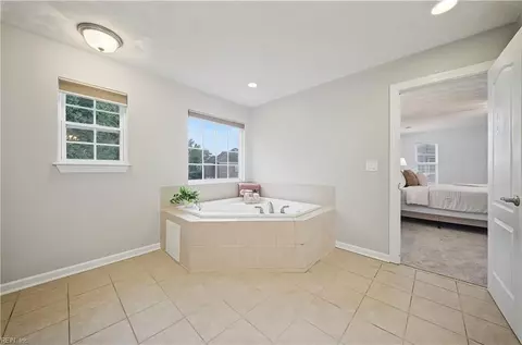 Bath - 145 Sinclair Ln, Chesapeake, VA 23322 photo 3 of 4