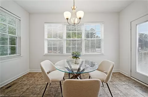 Dining - 145 Sinclair Ln, Chesapeake, VA 23322 photo 3 of 3