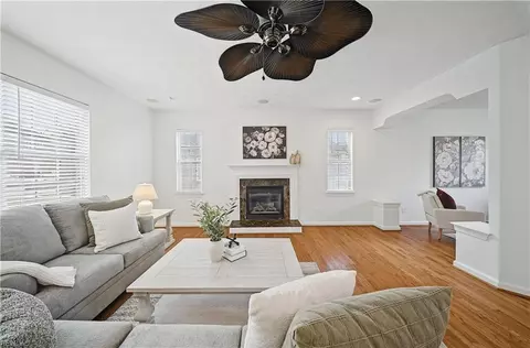 Living - 145 Sinclair Ln, Chesapeake, VA 23322 photo 3 of 3