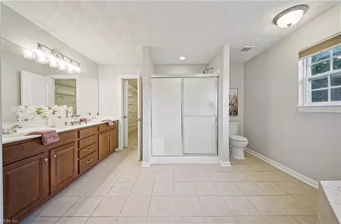 Bath - 145 Sinclair Ln, Chesapeake, VA 23322 photo 2 of 4