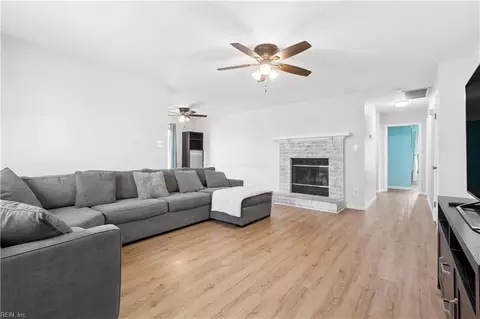 871 Avatar Dr, Virginia Beach, VA 23454