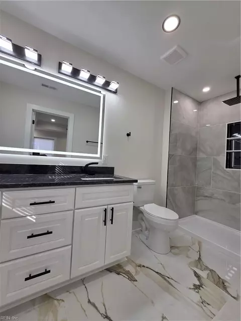 Bath - 627 Day St, Hampton, VA 23661 photo 1 of 6
