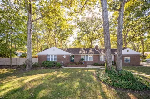 4605 Hermitage Rd, Virginia Beach, VA 23455