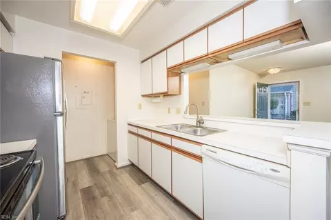 Kitchen - 321 Wimbldon Chs Chase #E, Chesapeake, VA 23320 photo 1 of 1