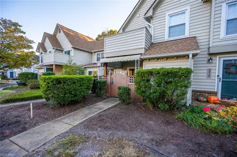 Exterior - 321 Wimbldon Chs Chase #E, Chesapeake, VA 23320 photo 8 of 10