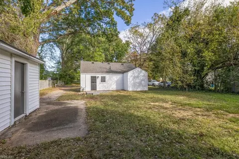 Exterior - 7511 Head St, Norfolk, VA 23505 photo 6 of 7