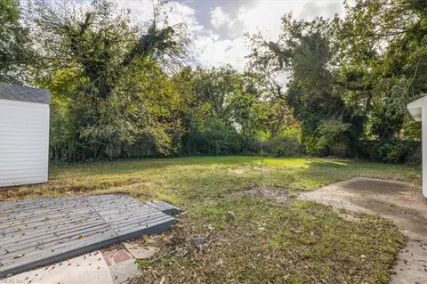 Exterior - 7511 Head St, Norfolk, VA 23505 photo 5 of 7