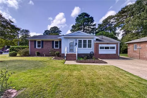 1 Carolyn Dr, Newport News, VA 23606