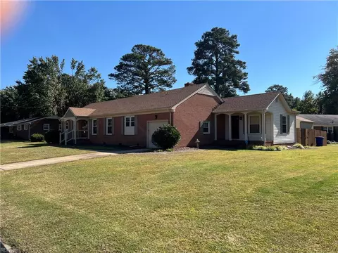 42 Glendale Rd, Newport News, VA 23606