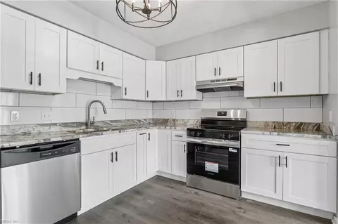 Kitchen - 39 Glascow Way, Hampton, VA 23669 photo 4 of 4