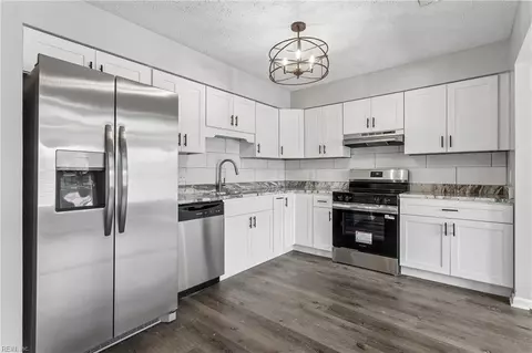 Kitchen - 39 Glascow Way, Hampton, VA 23669 photo 1 of 4