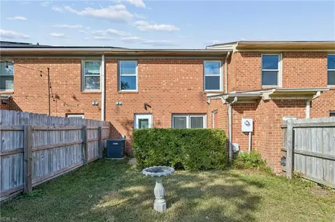 Exterior - 39 Glascow Way, Hampton, VA 23669 photo 12 of 12