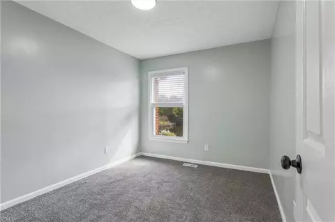 Bedroom - 39 Glascow Way, Hampton, VA 23669 photo 4 of 9