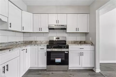 Kitchen - 39 Glascow Way, Hampton, VA 23669 photo 3 of 4