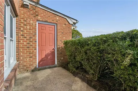 Exterior - 39 Glascow Way, Hampton, VA 23669 photo 6 of 12