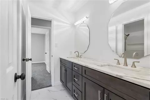 Bath - 39 Glascow Way, Hampton, VA 23669 photo 2 of 3