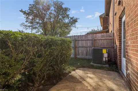 Exterior - 39 Glascow Way, Hampton, VA 23669 photo 7 of 12