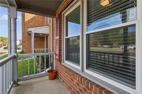 Exterior - 39 Glascow Way, Hampton, VA 23669 photo 4 of 12