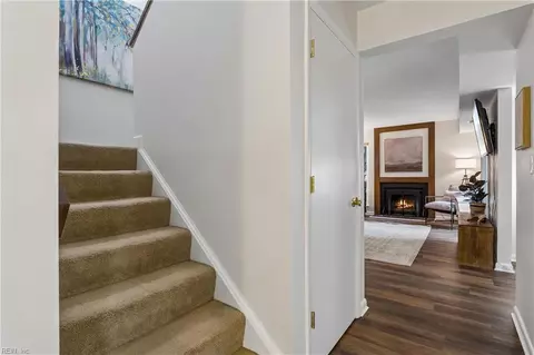 Entry Way - 69 Summer E, Williamsburg, VA 23188 photo 4 of 4