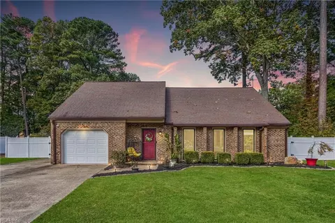 8 Liberty Cir, Newport News, VA 23602