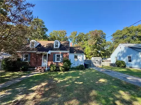 15 Sunset Rd, Newport News, VA 23606