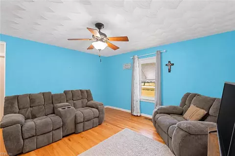 Living - 401 Truitt Rd, Chesapeake, VA 23321 photo 2 of 2