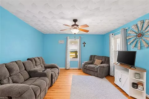 Living - 401 Truitt Rd, Chesapeake, VA 23321 photo 1 of 2