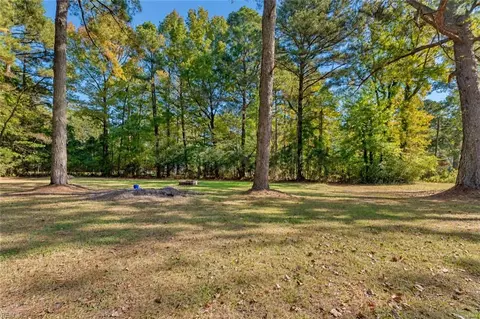 Exterior - 401 Truitt Rd, Chesapeake, VA 23321 photo 6 of 11
