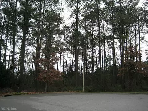 99 Pelican Shores Dr, Hampton, VA 23666