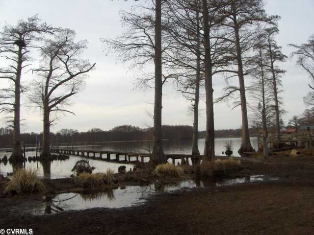 848 W Riverside Dr, Lanexa, VA 23089 photo 1