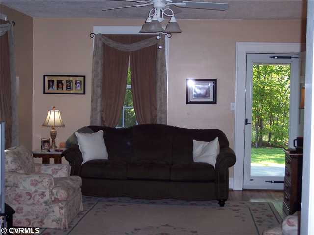 45 School St, Alberta, VA 23821 photo 6
