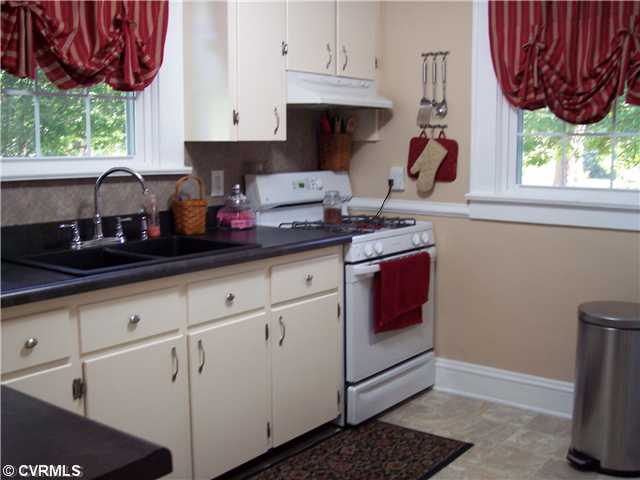 45 School St, Alberta, VA 23821 photo 5